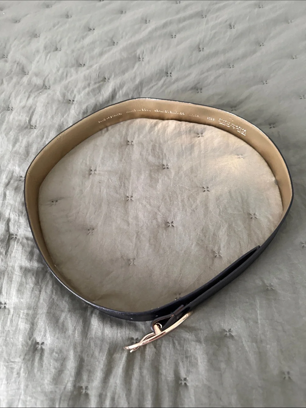 Saks Fifth Avenue Black Genuine Leather Belt Gold Oval Buckle Medium